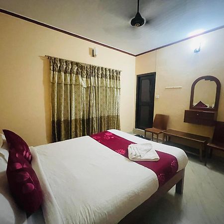 Hotel Peace Ganga Inn Pokhara Eksteriør billede