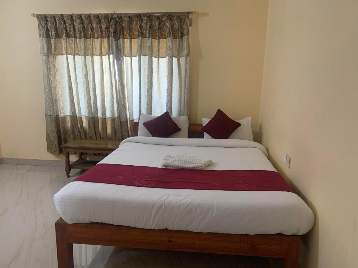 Hotel Peace Ganga Inn Pokhara Eksteriør billede