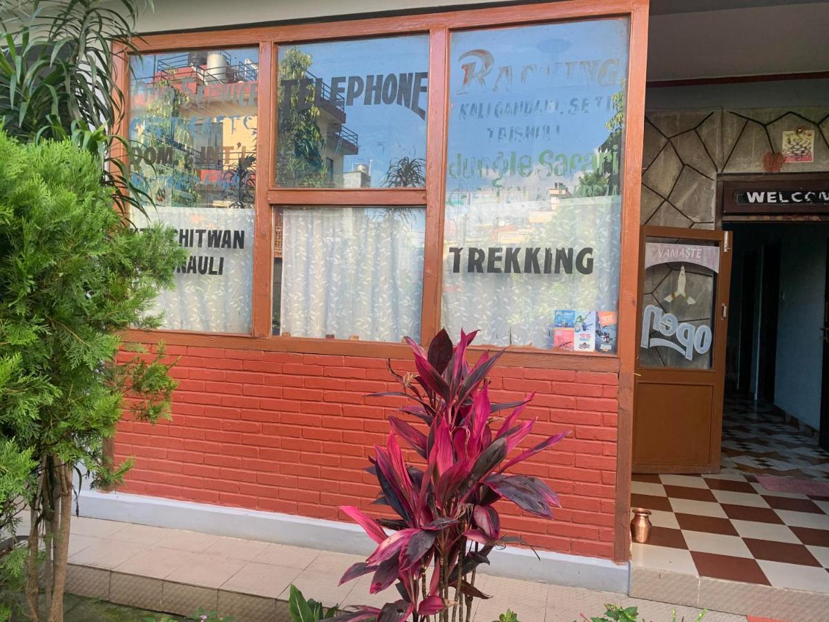 Hotel Peace Ganga Inn Pokhara Eksteriør billede