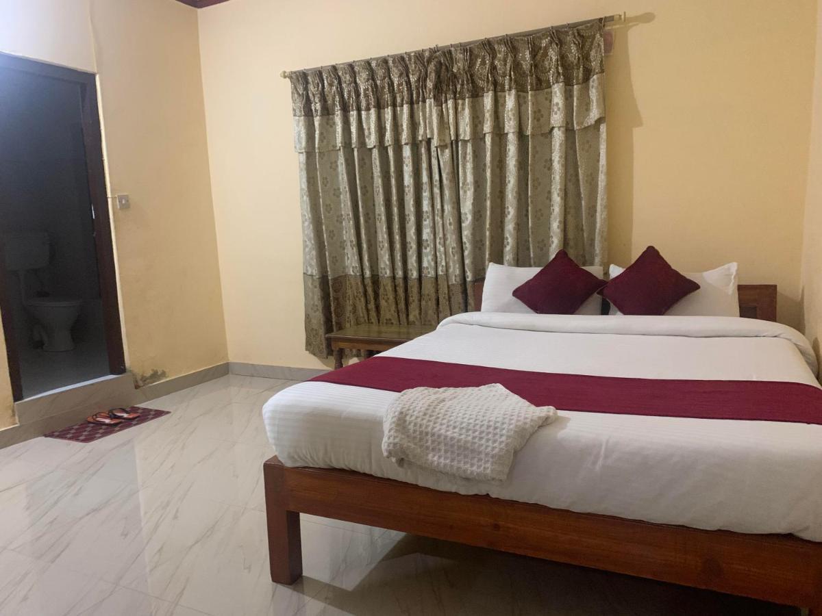 Hotel Peace Ganga Inn Pokhara Eksteriør billede