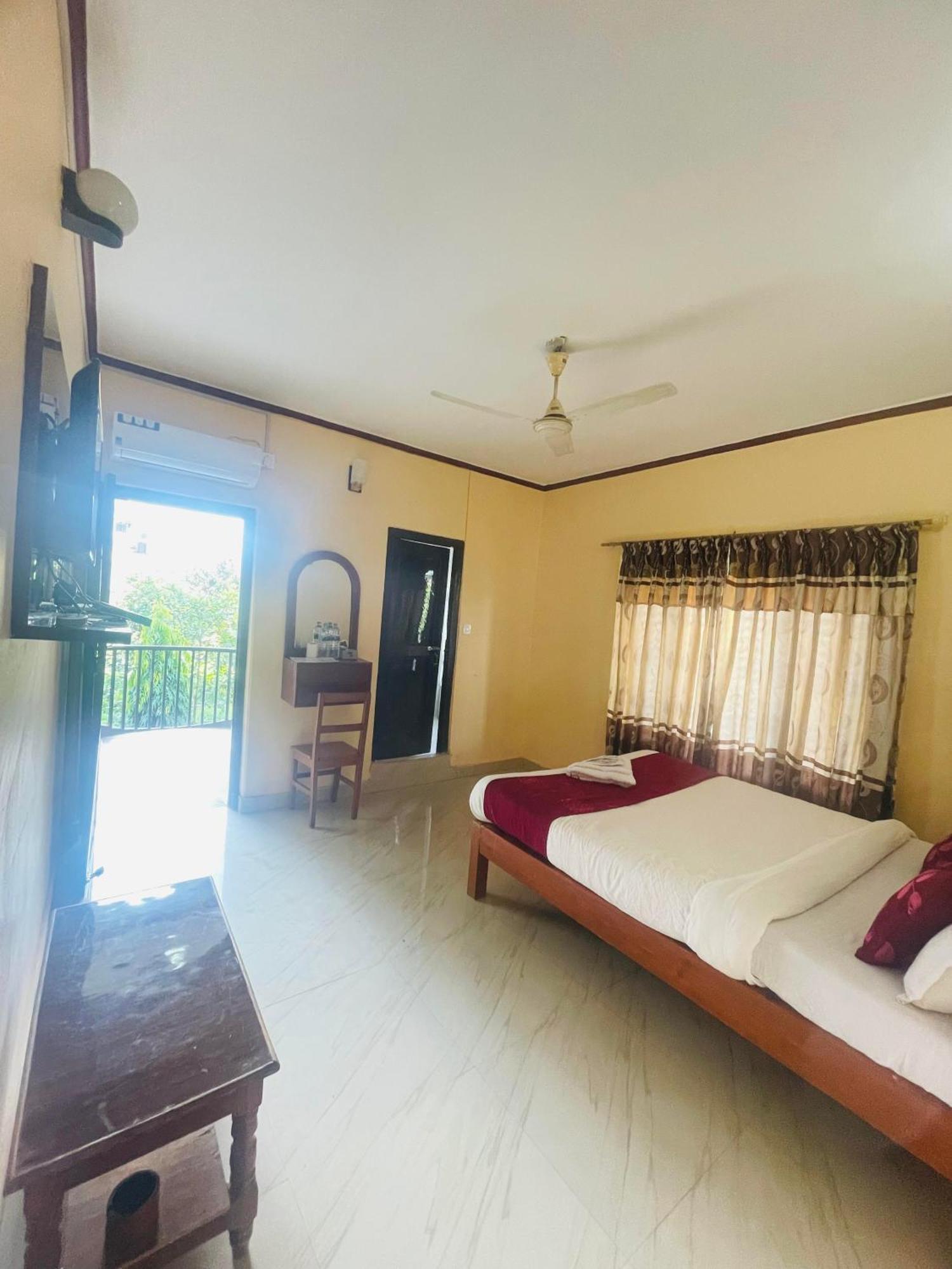 Hotel Peace Ganga Inn Pokhara Eksteriør billede