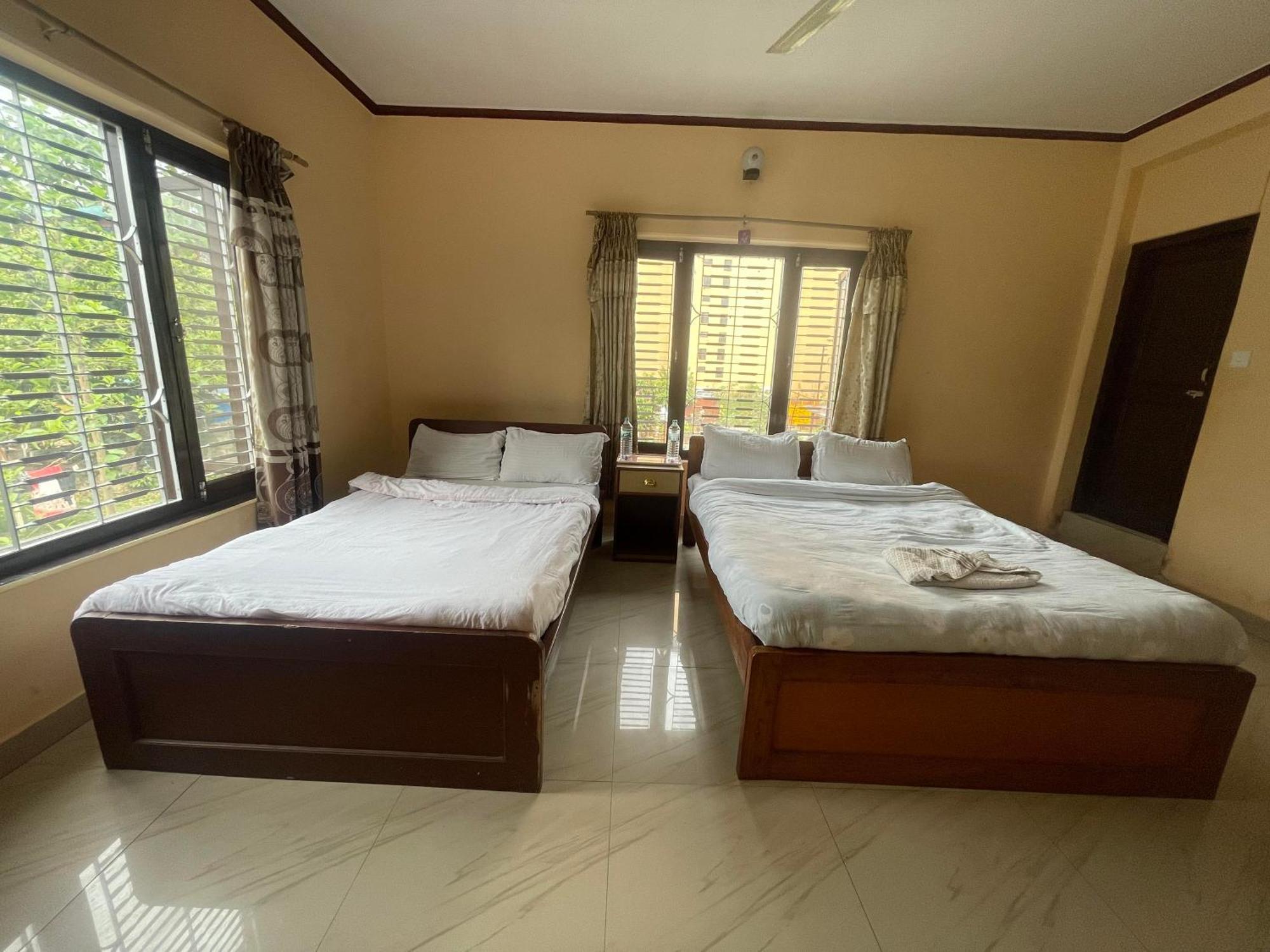 Hotel Peace Ganga Inn Pokhara Eksteriør billede