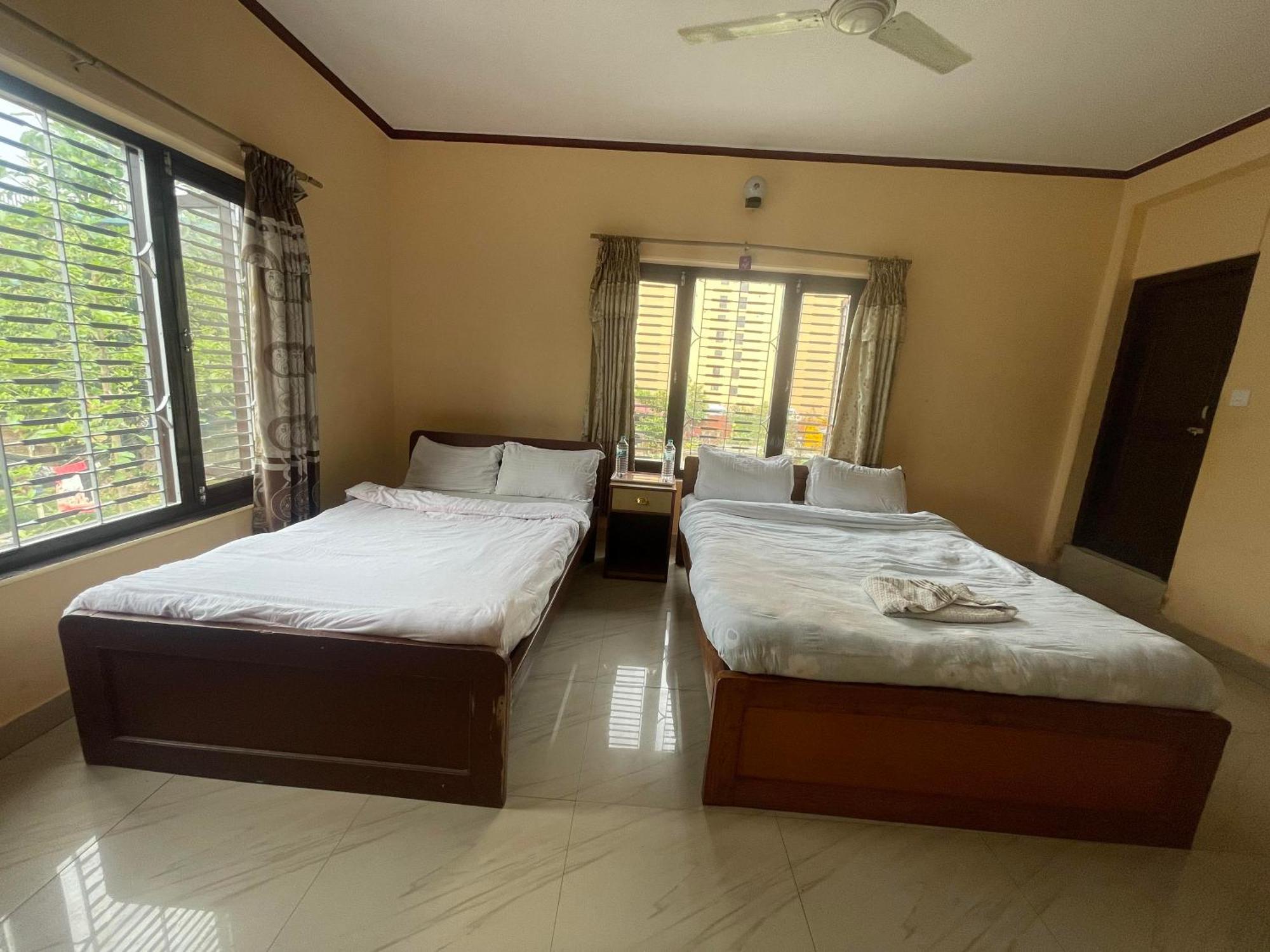 Hotel Peace Ganga Inn Pokhara Eksteriør billede